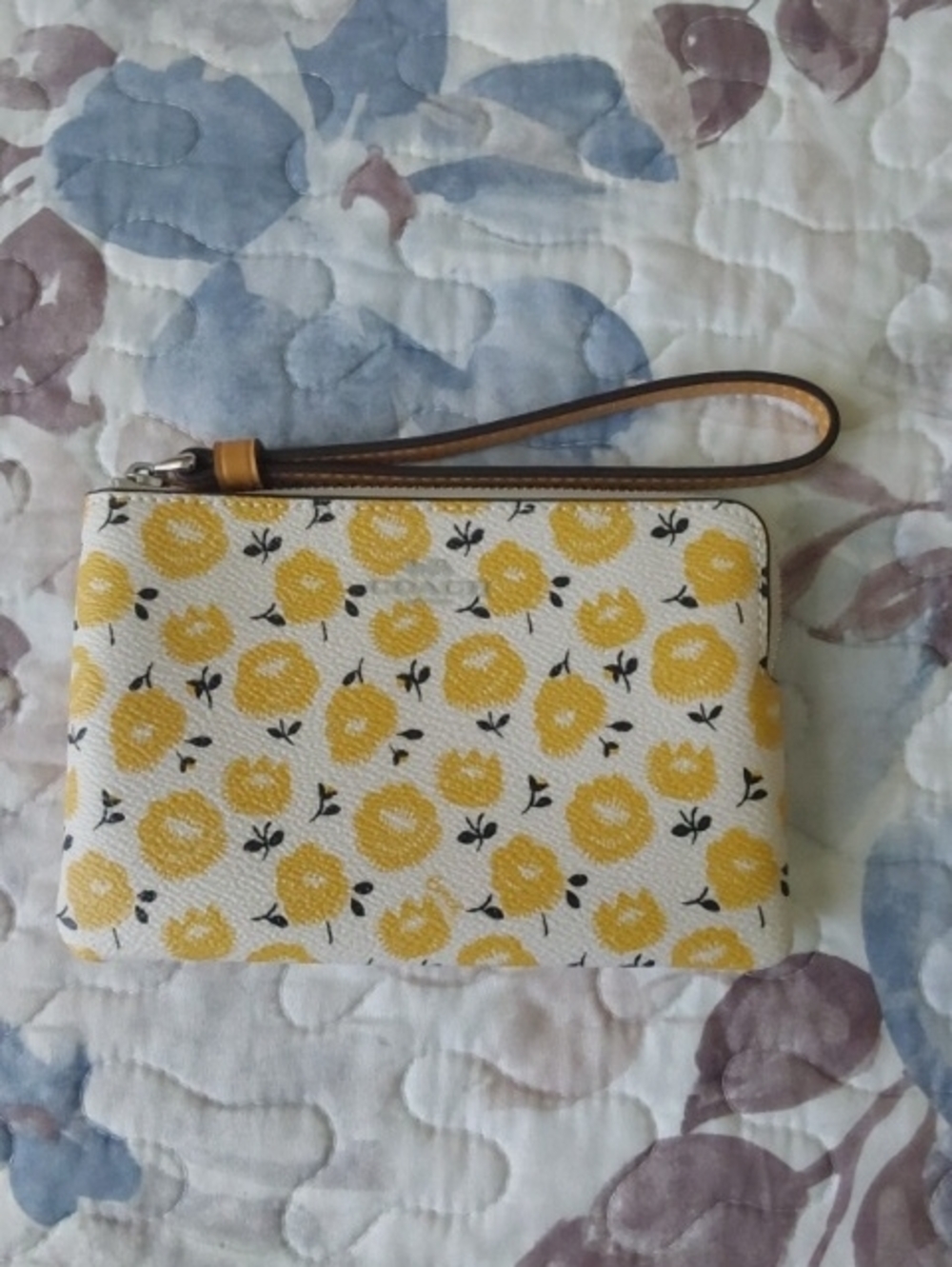 NWT Coach Buttercup Wristlet
